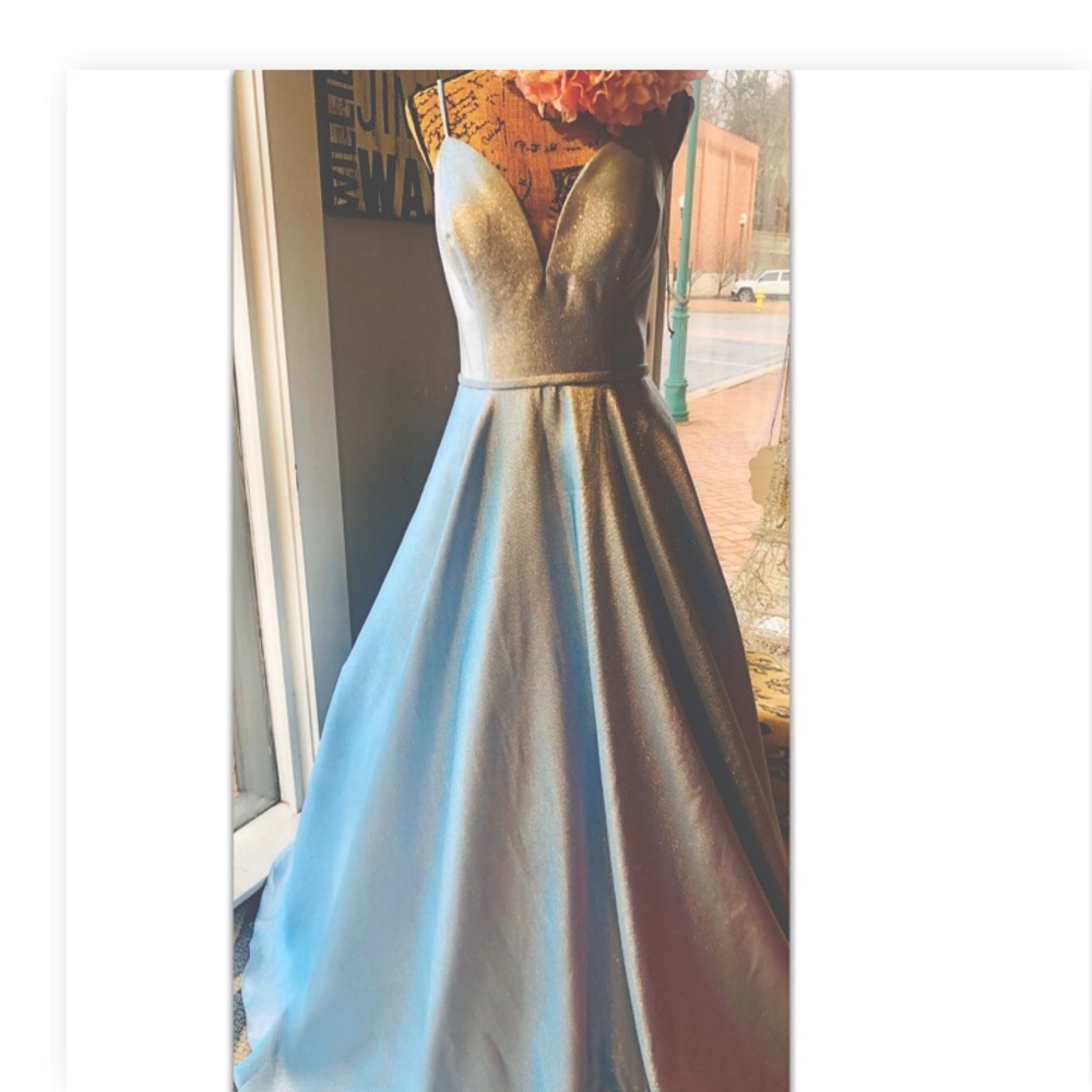 Baby blue shimmer, new